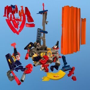 Huge Lot of Hot Wheels Playsets, Tracks & Accessories